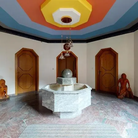 Octogon Apartment
